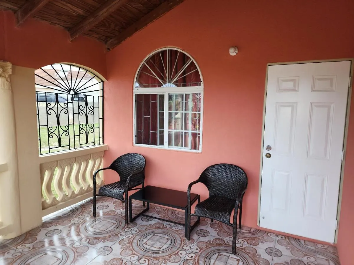 Relax And Unwind At Scenic Plateau Appartement Montego Bay